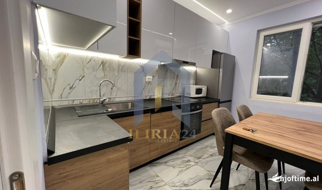 Apartament 3+1 me qira ne Bllok , Rruga “Bulevardi Bajram Curri”