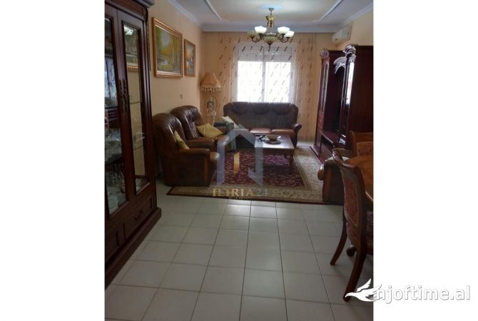 Apartament 3+1 per shitje tek “Komuna e Parisit”