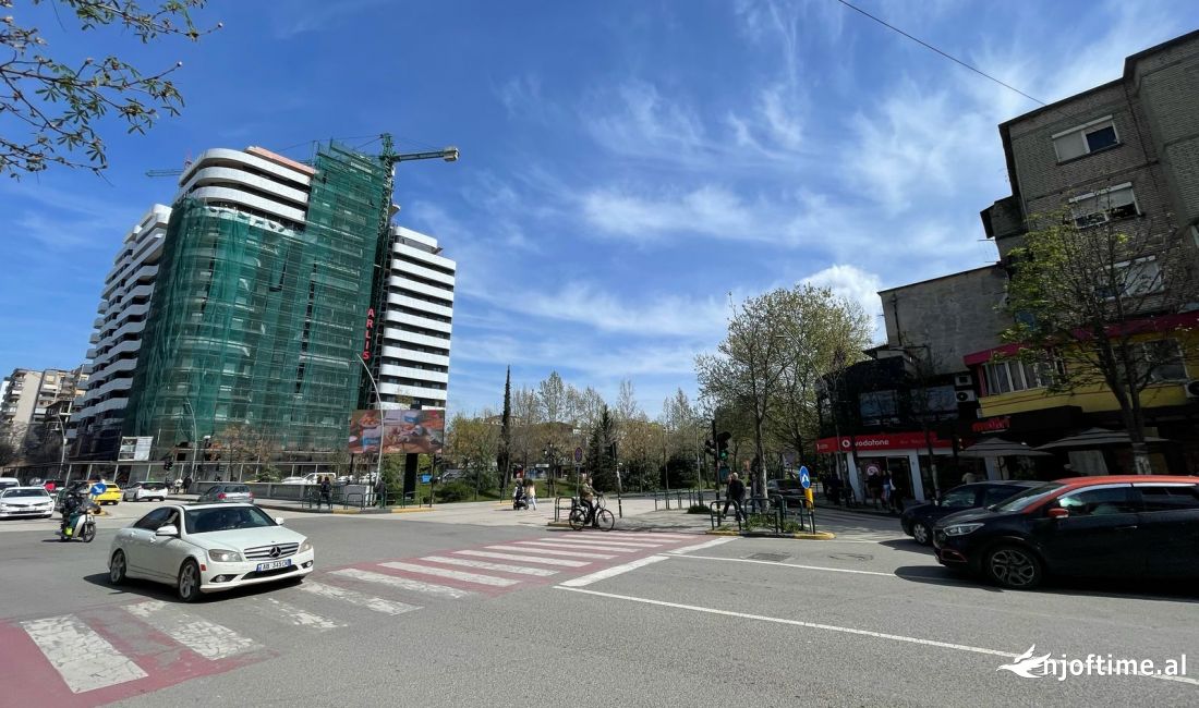 Klinik Dentare per qira tek "Pallati me Shigjeta"