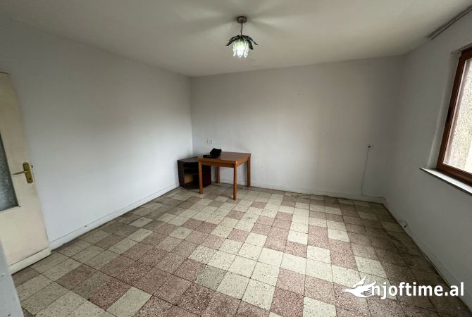 Apartament 2+1 per shitje tek , "Brryli"