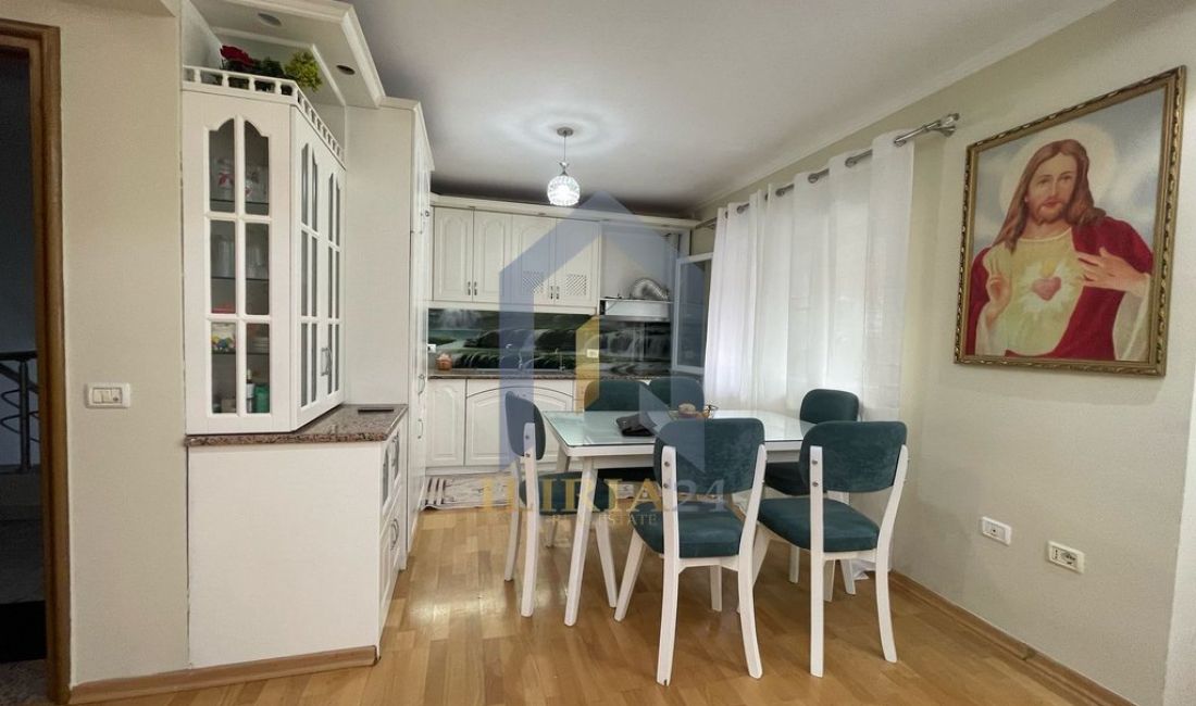 Appartamento in vendita a Tirana 2+1, Arredato