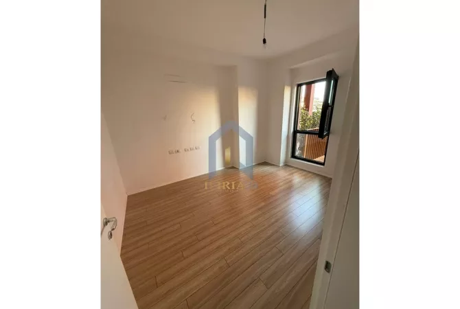 Ambjent biznesi me qira Rruga e Kavajes "Tirana Garden Building"