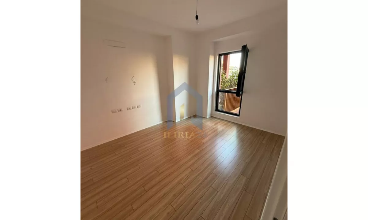 Ambjent biznesi me qira Rruga e Kavajes "Tirana Garden Building"