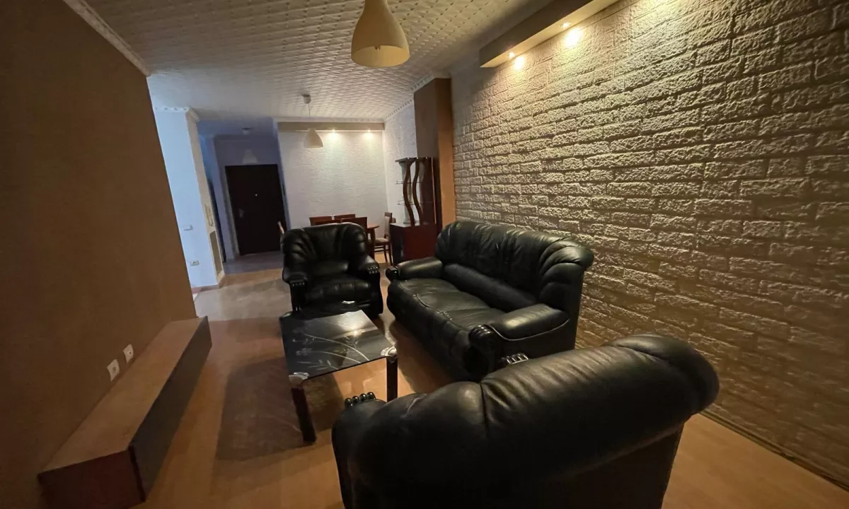 Shtepi me qera Apartament ne Tirane, 2+1, Mobilimi E mobiluar, Pagesa 400  Euro.