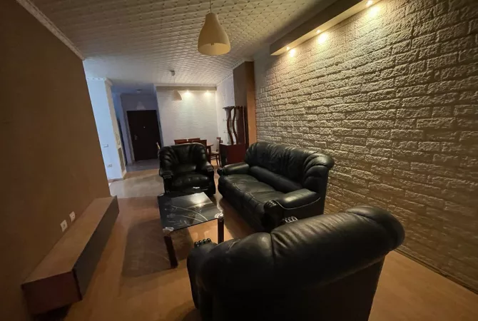 Shtepi me qera 2+1 ne Tirane - 400 Euro