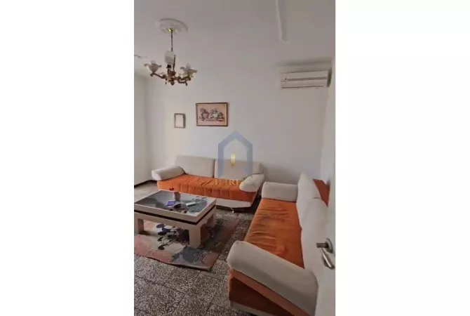 Shtepi ne shitje Apartament ne Tirane, Garsoniere, Mobilimi E mobiluar, Pagesa 122,000  Euro.