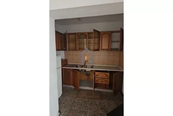 Shtepi ne shitje Apartament ne Tirane, Garsoniere, Mobilimi E mobiluar, Pagesa 122,000  Euro.