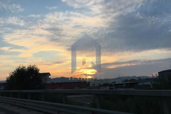 Truall ose Toke ne Tirane - 440,000 Euro