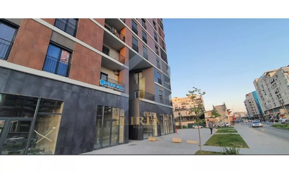 Dyqan me qira tek "Kompleksi Jolla – Astir "