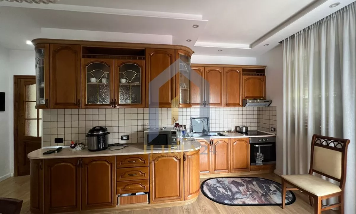 Shtepi me qera Apartament ne Tirane, 2+1, Mobilimi E mobiluar, Pagesa 700  Euro.