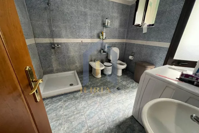 Shtepi me qera Apartament ne Tirane, 2+1, Mobilimi E mobiluar, Pagesa 700  Euro.
