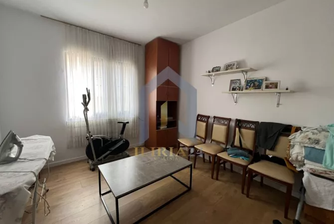 Shtepi me qera Apartament ne Tirane, 2+1, Mobilimi E mobiluar, Pagesa 700  Euro.