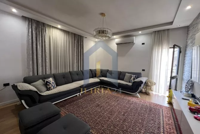 Shtepi me qera Apartament ne Tirane, 2+1, Mobilimi E mobiluar, Pagesa 700  Euro.