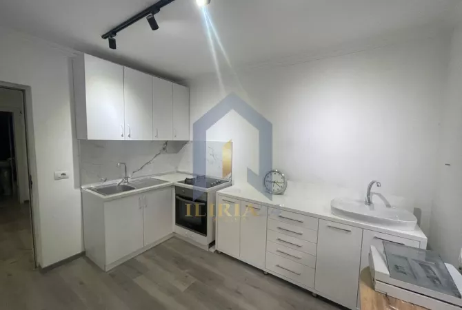 Business Property for Rent 3+1 in Tirana - 900 Euro