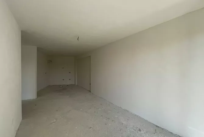 Shtepi ne shitje Apartament ne Tirane, 1+1, Mobilimi Bosh, pa mobiluar, Pagesa 125,000  Euro.