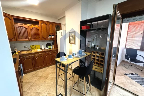 Shtepi me qera Apartament ne Tirane, 2+1, Mobilimi E mobiluar, Pagesa 860  Euro.