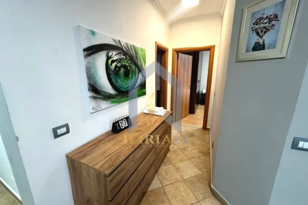 Shtepi me qera Apartament ne Tirane, 2+1, Mobilimi E mobiluar, Pagesa 860  Euro.
