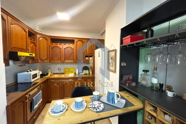 Shtepi me qera Apartament ne Tirane, 2+1, Mobilimi E mobiluar, Pagesa 860  Euro.