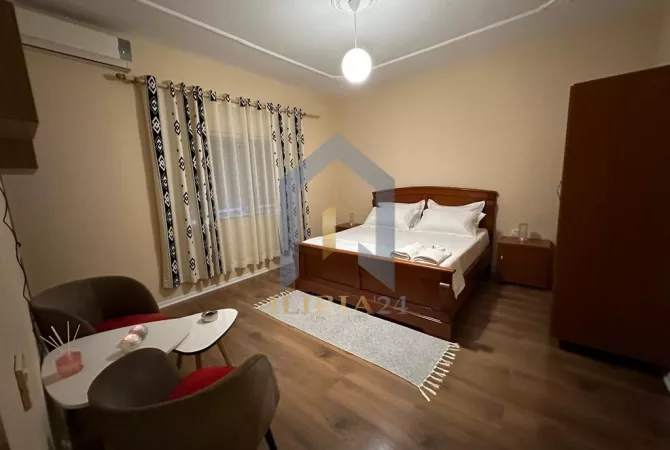 Shtepi me qera Apartament ne Tirane, 3+1, Mobilimi E mobiluar, Pagesa 750  Euro.