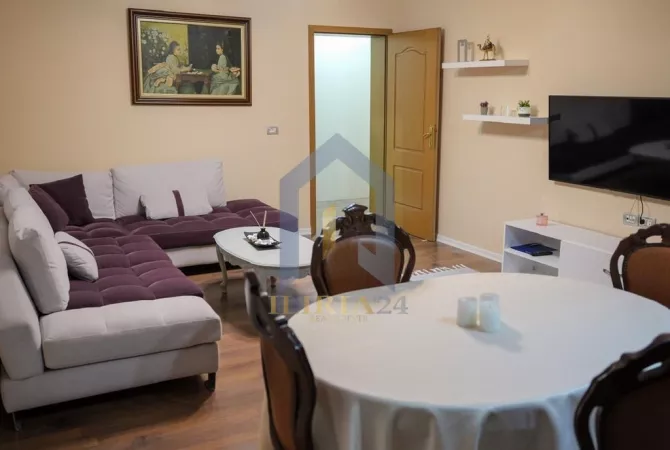 Shtepi me qera Apartament ne Tirane, 3+1, Mobilimi E mobiluar, Pagesa 750  Euro.