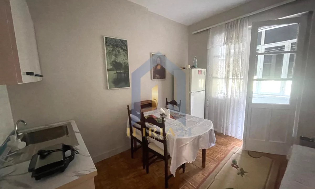 Shtepi me qera Apartament ne Tirane, 2+1, Mobilimi E mobiluar, Pagesa 450  Euro.