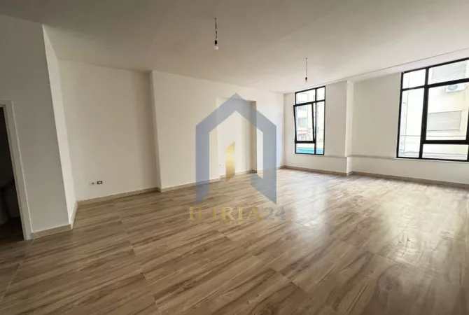 Ambient Biznesi me qira ne "Mine Peze" Donika Center