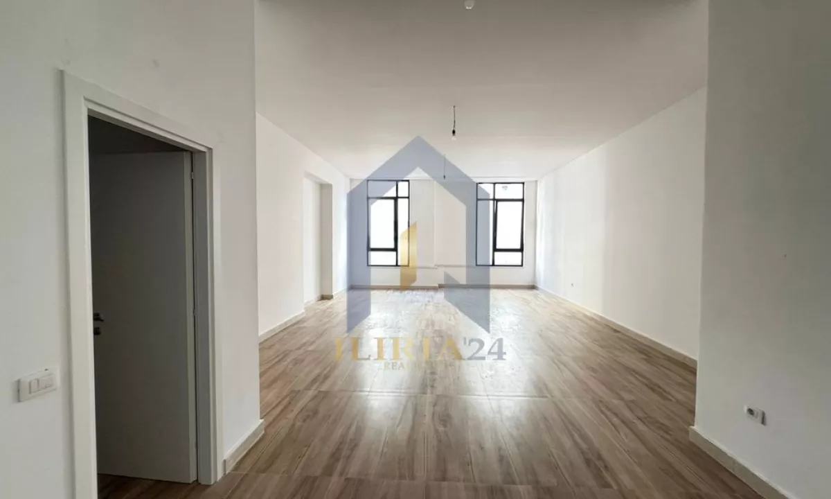 Ambient Biznesi me qira ne "Mine Peze" Donika Center