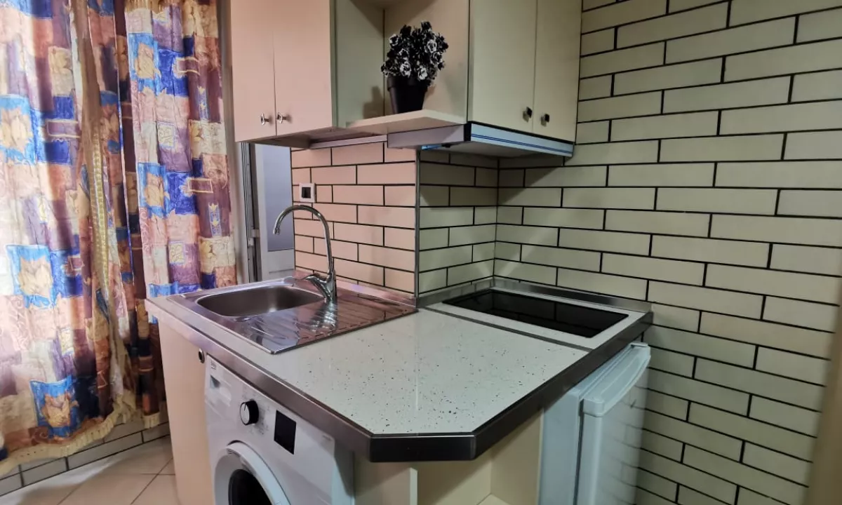 Shtepi me qera Apartament ne Tirane, Garsoniere, Mobilimi E mobiluar, Pagesa 360  Euro.