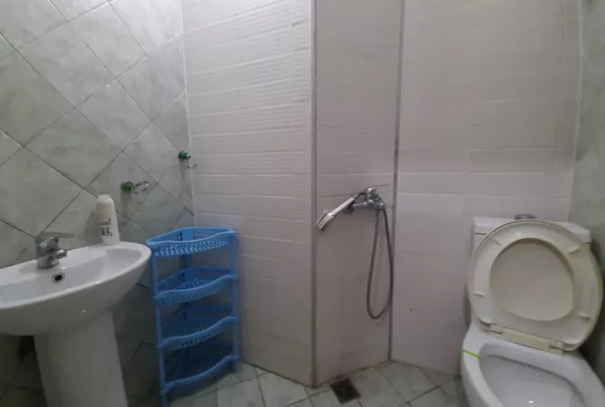 Shtepi me qera Apartament ne Tirane, 1+1, Mobilimi E mobiluar, Pagesa 450  Euro.