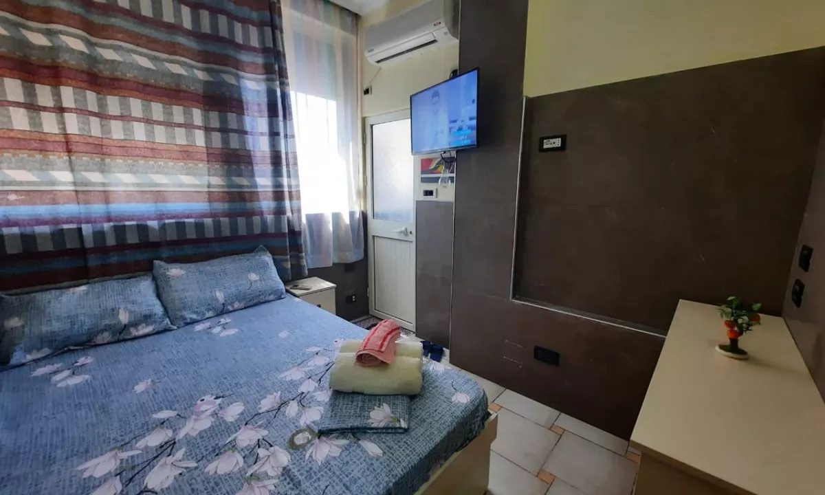 Shtepi me qera Apartament ne Tirane, Garsoniere, Mobilimi E mobiluar, Pagesa 380  Euro.