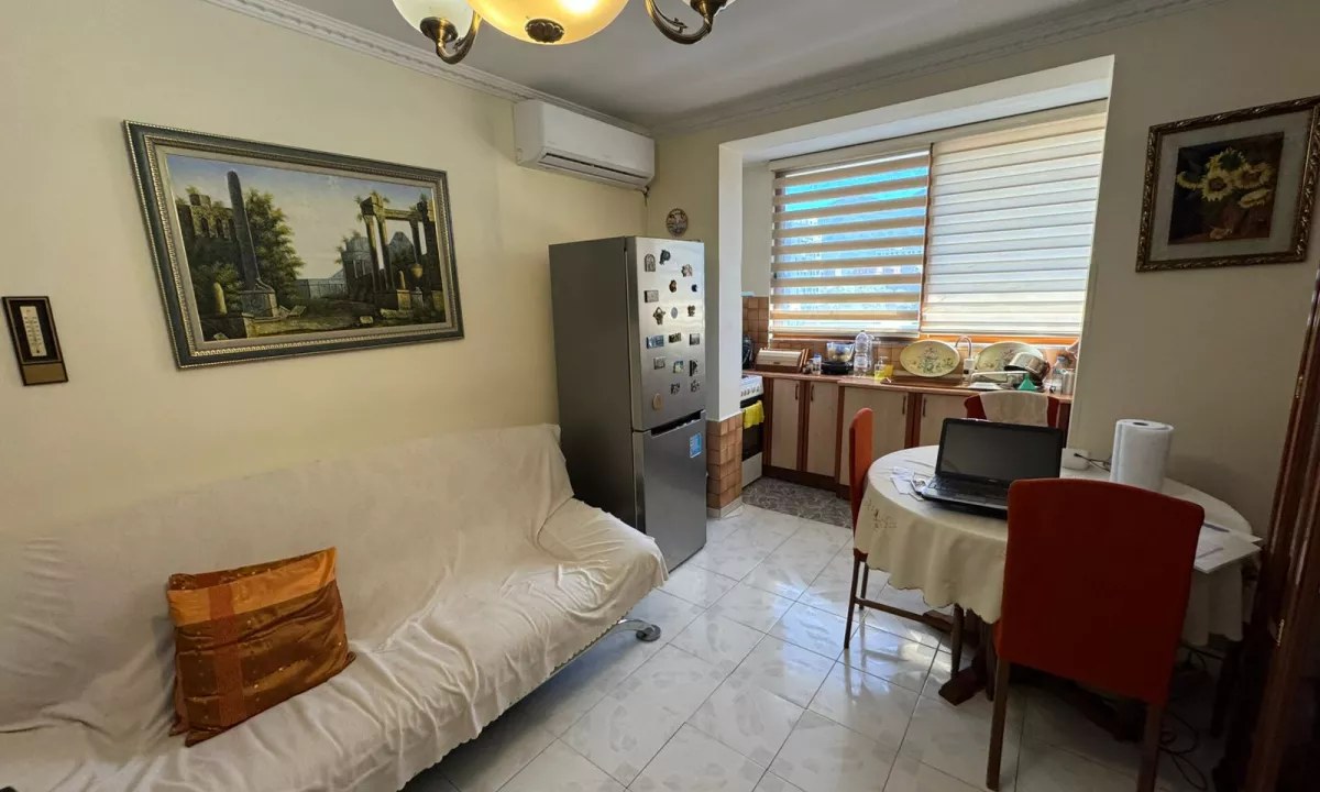 Shtepi me qera Apartament ne Tirane, 1+1, Mobilimi E mobiluar, Pagesa 500  Euro.