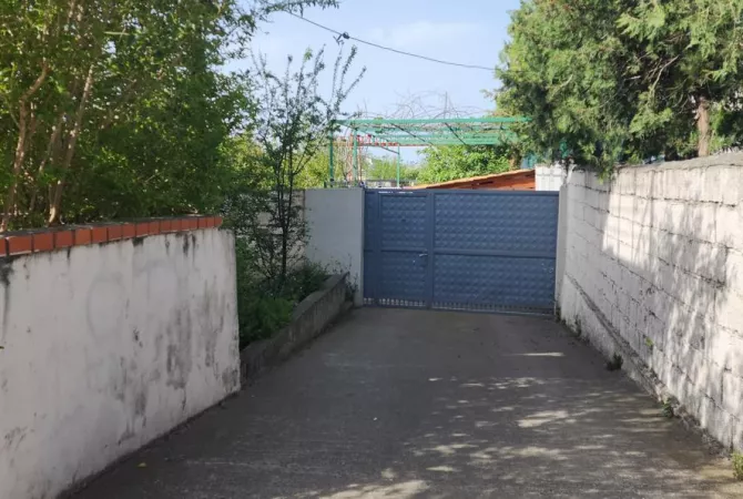 Shtepi ne shitje Shtepi Private ne Lezhe, 2+1, Mobilimi E mobiluar, Pagesa 139,000  Euro.