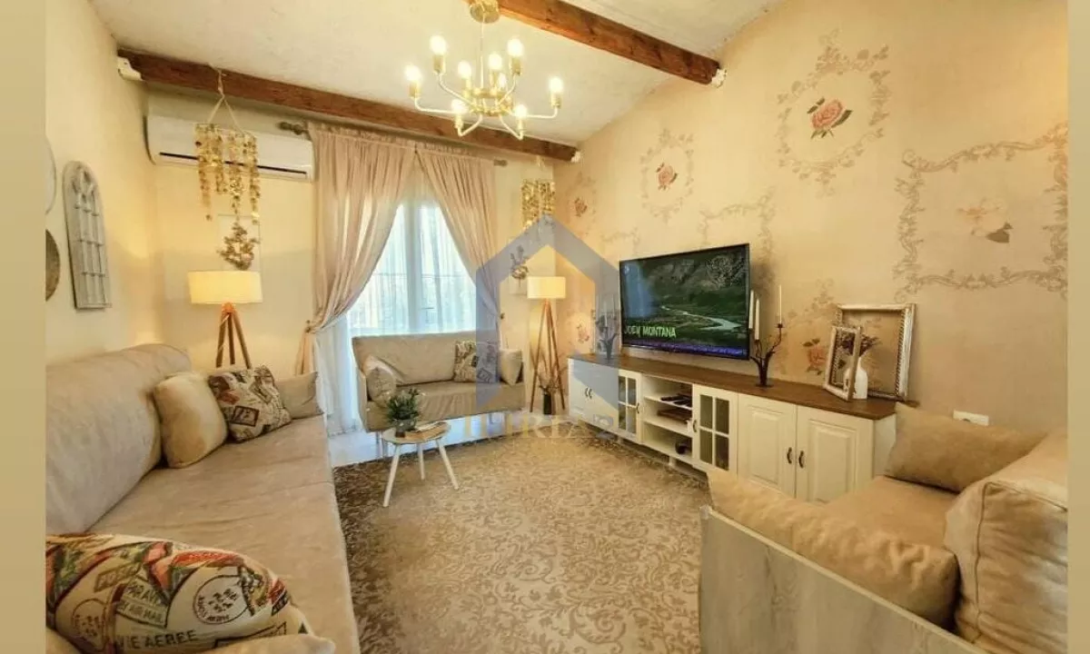 Shtepi ne shitje Apartament ne Tirane, 2+1, Mobilimi E mobiluar, Pagesa 175,000  Euro.