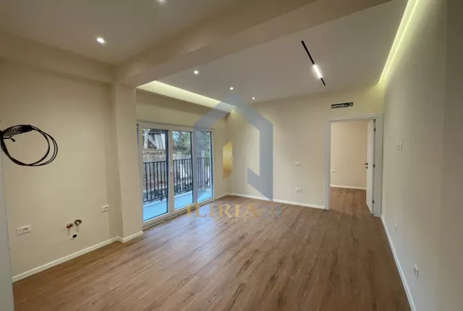 Shtepi ne shitje Apartament ne Tirane, 1+1, Mobilimi Bosh, pa mobiluar, Pagesa 91,443  Euro.