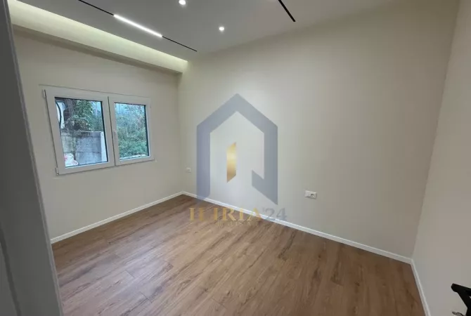 Shtepi ne shitje Apartament ne Tirane, 1+1, Mobilimi Bosh, pa mobiluar, Pagesa 91,443  Euro.