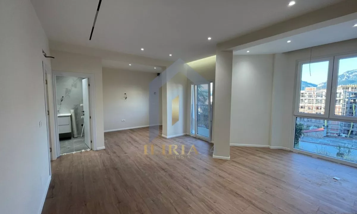 Shtepi ne shitje Apartament ne Tirane, 1+1, Mobilimi Bosh, pa mobiluar, Pagesa 124,750  Euro.