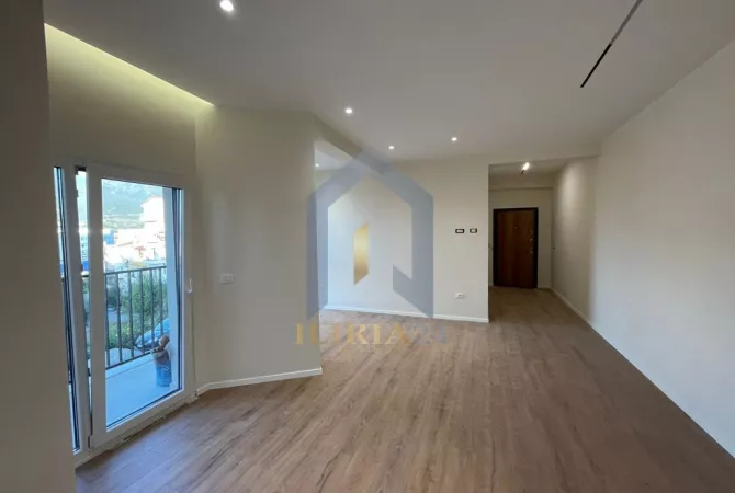 Shtepi ne shitje Apartament ne Tirane, 1+1, Mobilimi Bosh, pa mobiluar, Pagesa 124,750  Euro.