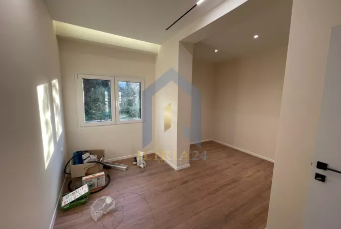 Shtepi ne shitje Apartament ne Tirane, 1+1, Mobilimi Bosh, pa mobiluar, Pagesa 124,750  Euro.