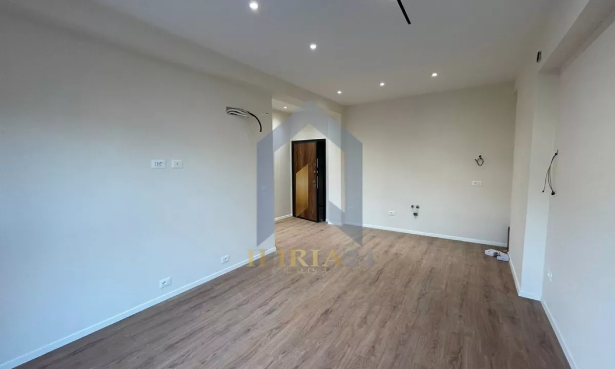 Shtepi ne shitje Apartament ne Tirane, 1+1, Mobilimi Pjeserisht e mobiluar, Pagesa 98,450  Euro.