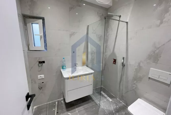 Shtepi ne shitje Apartament ne Tirane, 1+1, Mobilimi Pjeserisht e mobiluar, Pagesa 98,450  Euro.