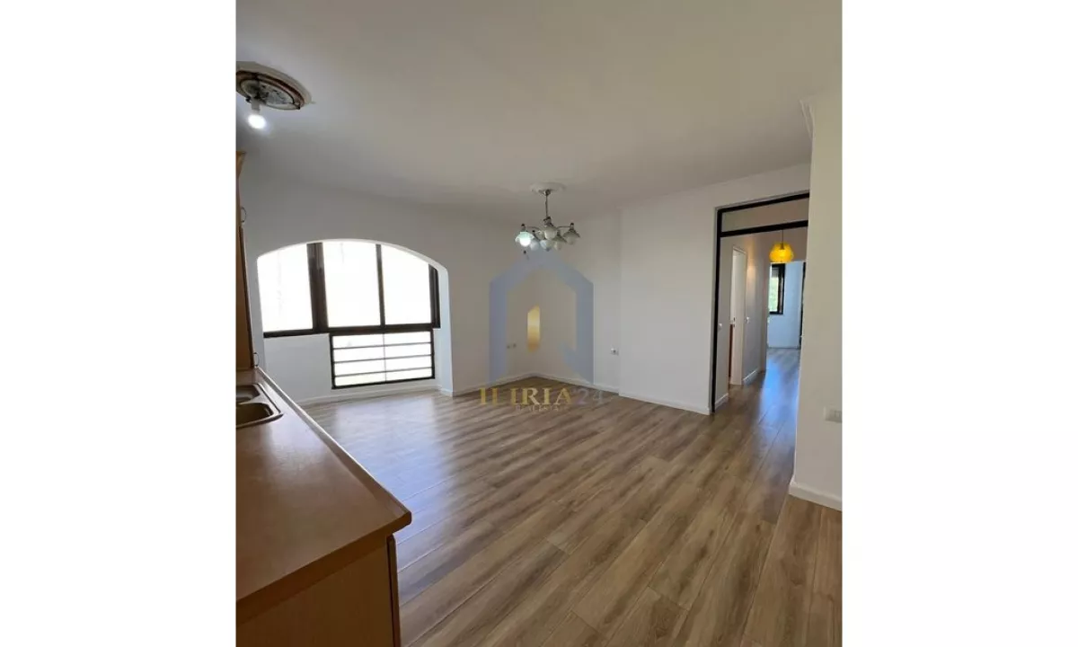 Shtepi ne shitje Apartament ne Tirane, 2+1, Mobilimi Bosh, pa mobiluar, Pagesa 165,000  Euro.