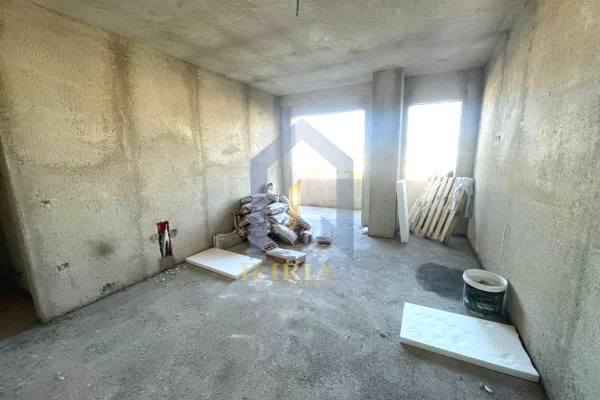 Shtepi ne shitje Apartament ne Tirane, 2+1, Mobilimi Bosh, pa mobiluar, Pagesa 94,000  Euro.