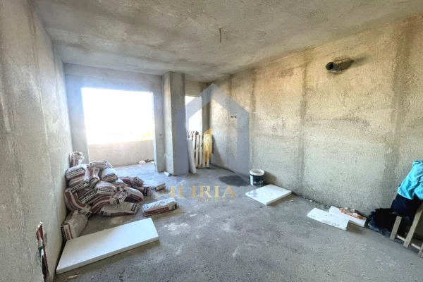 Shtepi ne shitje Apartament ne Tirane, 2+1, Mobilimi Bosh, pa mobiluar, Pagesa 94,000  Euro.