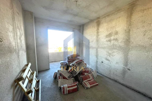 Shtepi ne shitje Apartament ne Tirane, 2+1, Mobilimi Bosh, pa mobiluar, Pagesa 94,000  Euro.