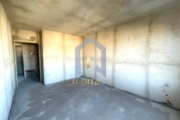 Shtepi ne shitje Apartament ne Tirane, 2+1, Mobilimi Bosh, pa mobiluar, Pagesa 94,000  Euro.