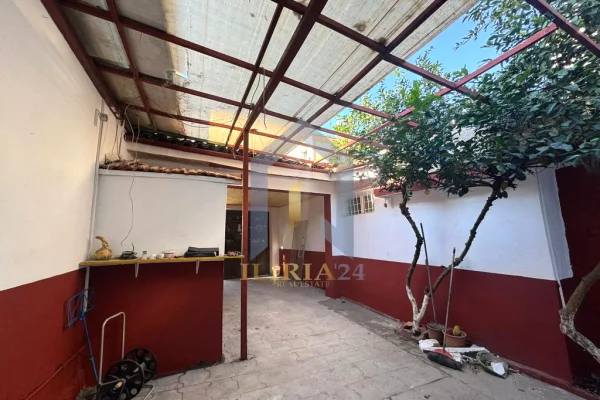 Ambiente Commerciale in Affitto 2+1 a Tirana - 800 Euro