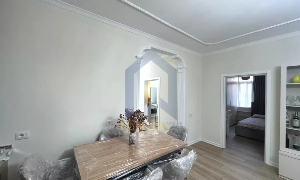 Shtepi me qera Apartament ne Tirane, 3+1, Mobilimi E mobiluar, Pagesa 1,100  Euro.