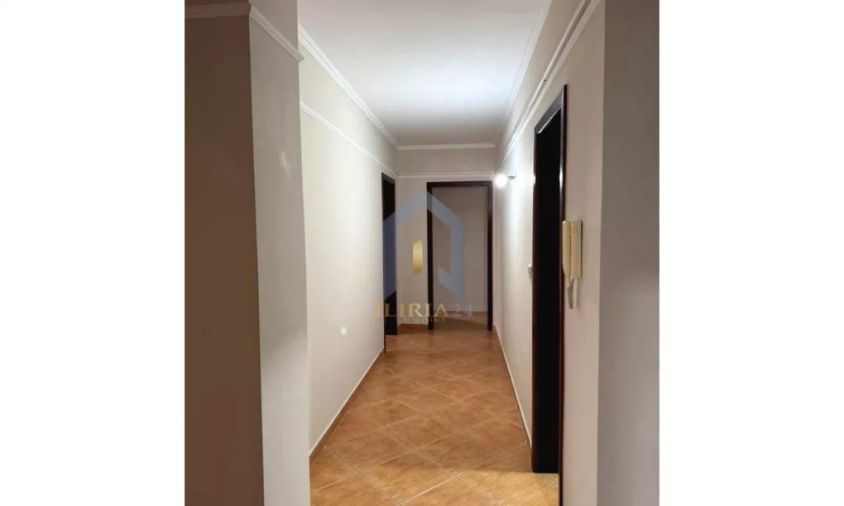 Shtepi me qera Apartament ne Tirane, 5+1, Mobilimi Pjeserisht e mobiluar, Pagesa 1,800  Euro.