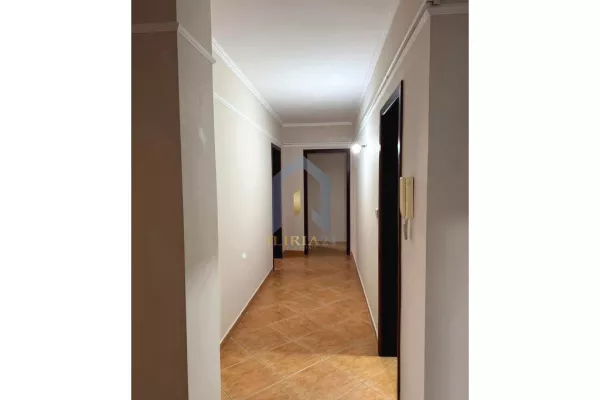 Shtepi me qera 5+1 ne Tirane - 1,800 Euro