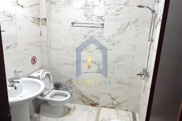 Shtepi me qera Apartament ne Tirane, 5+1, Mobilimi Pjeserisht e mobiluar, Pagesa 1,800  Euro.